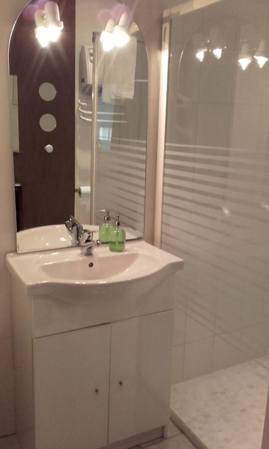 Le Ti'Roussat Bed & Breakfast Saint-André-de-Cubzac Екстериор снимка